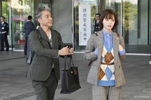 平手友梨奈が演じる天才新人弁護士の憎めない魅力。ムロツヨシ主演のアグレッシブ＆キュートな「うちの弁護士は手がかかる」スタート！