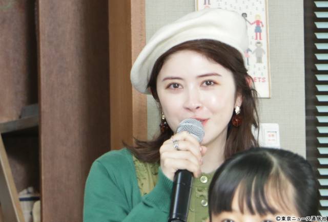 菅野美穂が「ゆりあ先生の赤い糸」会見で鈴鹿央士や木戸大聖らに“人生がガラッと変わった”インド旅行を激推し！