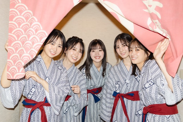 日向坂46・佐々木久美、佐々木美玲、金村美玖、小坂菜緒、上村ひなのが「B.L.T.」で女子旅へ！