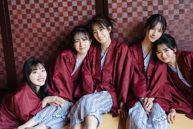 日向坂46・佐々木久美、佐々木美玲、金村美玖、小坂菜緒、上村ひなのが「B.L.T.」で女子旅へ！