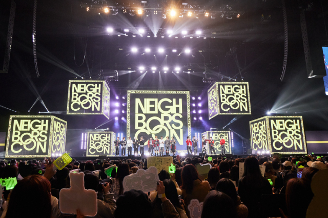 NCT DREAM、WayV、NiziU、BOYNEXTDOOR、POWが熱演！ Kアリーナ横浜で初開催の「Neighbors Con」にファンが熱狂
