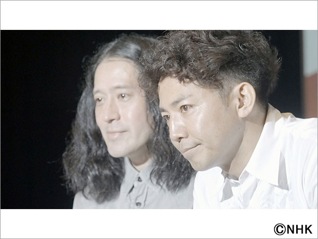 「ふたりのディスタンス」綾部祐二と又吉直樹、6年ぶりの舞台に密着！ 2人がピースである理由とは？