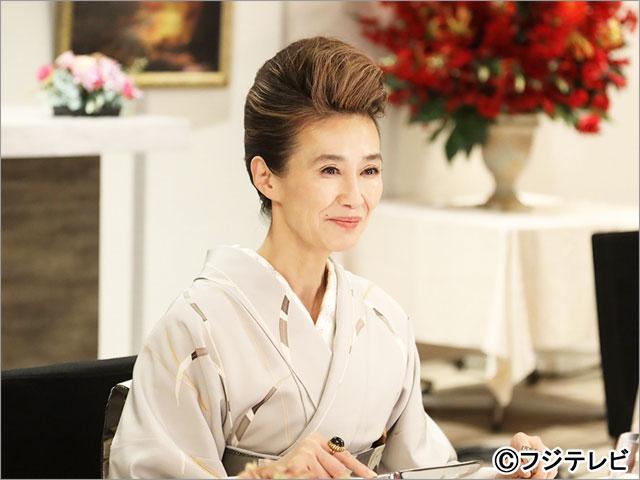 萬田久子が息子を溺愛する母親役で「婚活1000本ノック」に登場。「野村周平くんはタイプなので心の底から守ってあげたい」