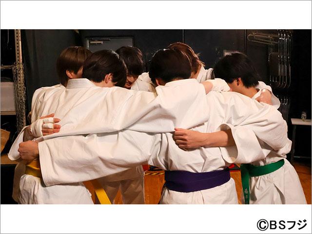 美 少年が日本の武道・空⼿の形に挑戦！ 美しい演武を見せられるか!?