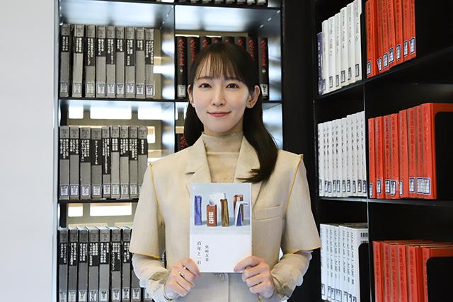 吉岡里帆「読書は魅力にあふれていて、人生が豊かになりそう」――「理想的本箱 君だけのブックガイド」レギュラー放送スタート