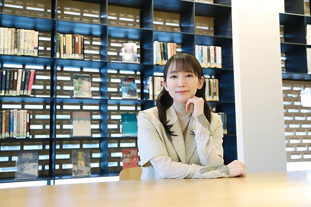 吉岡里帆「読書は魅力にあふれていて、人生が豊かになりそう」――「理想的本箱 君だけのブックガイド」レギュラー放送スタート