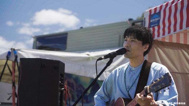 森山直太朗「歌っている感覚さえ忘れてしまうくらい、無重力な時間でした」――「地球の歩き方」マオリの聖地への思いを明かす