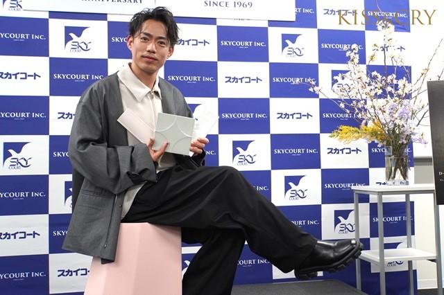 高橋大輔が自身がデザイナーを務めたフルリノベ物件の魅力を紹介！「お花が映える部屋になっています」