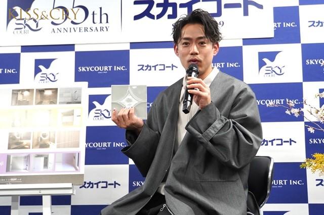 高橋大輔が自身がデザイナーを務めたフルリノベ物件の魅力を紹介！「お花が映える部屋になっています」