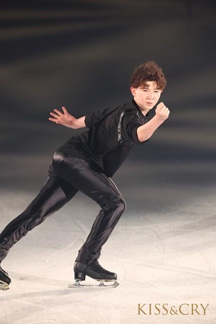 Skating is Rock！「プリンスアイスワールド2024-2025 横浜公演」でPIWチームと宇野昌磨らゲストスケーターが躍動