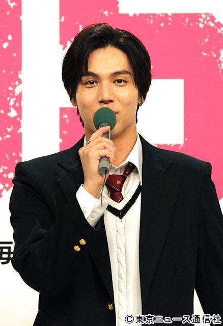 「９５」主演・髙橋海人の25歳誕生日を“学生時代の先輩”中川大志らキャストが祝福