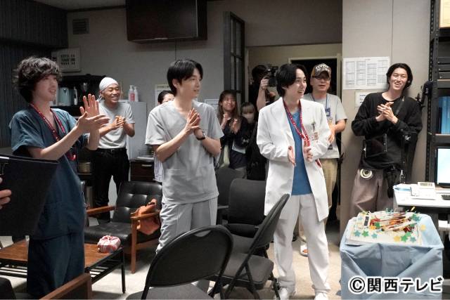 6月生まれの若葉竜也、岡山天音、尾崎匠海。チーム「アンメット」メンバーがサプライズで誕生日をお祝い!