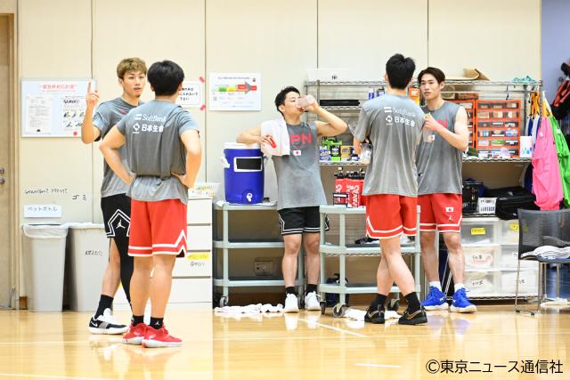 バスケ男子日本代表・強化試合直前合宿フォトリポート。パリ五輪「最終メンバー12人」へのサバイバルがスタート!