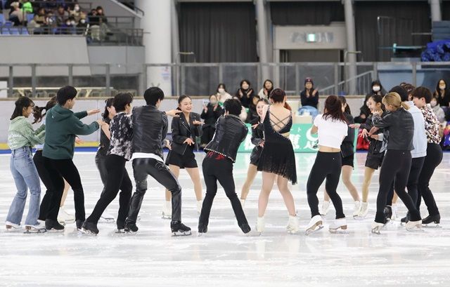 新春アイスショー「名フェス」で坂本花織、鍵山優真らが華麗な舞を披露!