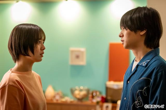 「パラレル夫婦」第8話。幹太（伊野尾慧）のもとに家族を捨てたなつめ（伊原六花）の父親が現れる