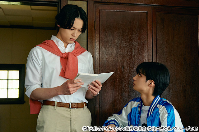 「六月のタイムマシン」第4話。蒼（志賀李玖）と琉青（松本大輝）は、友人の死に関する日記を発見