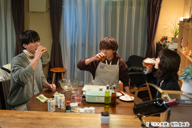 新平(鈴木大河)が拓三(浅香航大)にまさかのキス!「三人夫婦」第5話で衝撃の急展開へ