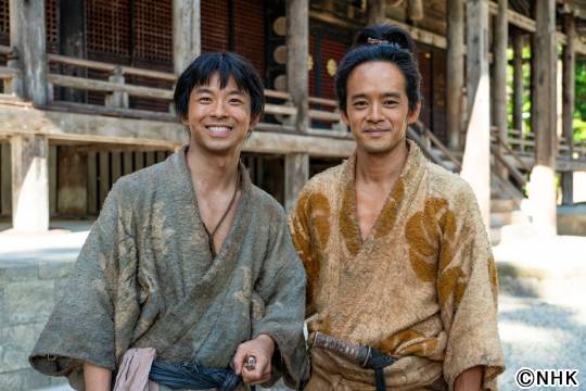 大河ドラマ「豊臣兄弟！」山形でクランクイン！　仲野太賀＆池松壮亮が笑顔でコメント