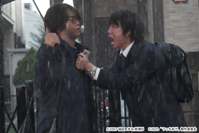 綾野剛×亀梨和也、14年ぶりの共演！　映画「でっちあげ」で魂ぶつかる豪雨の対峙シーン