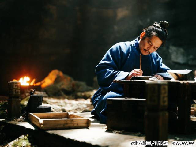 「水滸伝」光を灯すカリスマ・宋江（織田裕二）が「替天行道」を書き記すビジュアルを解禁！