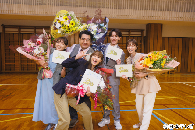 広瀬アリス「涙が止まりません！」渡辺翔太らキャスト陣が感謝と笑顔で「なんで私が神説教」撮了