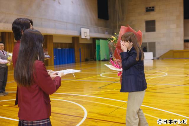 広瀬アリス「涙が止まりません！」渡辺翔太らキャスト陣が感謝と笑顔で「なんで私が神説教」撮了