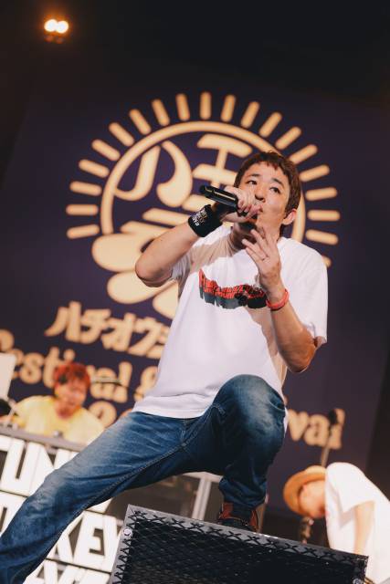 ヒロミ＆マッチが「八王子魂」で夢の共演！　熱狂のステージで観客を魅了
