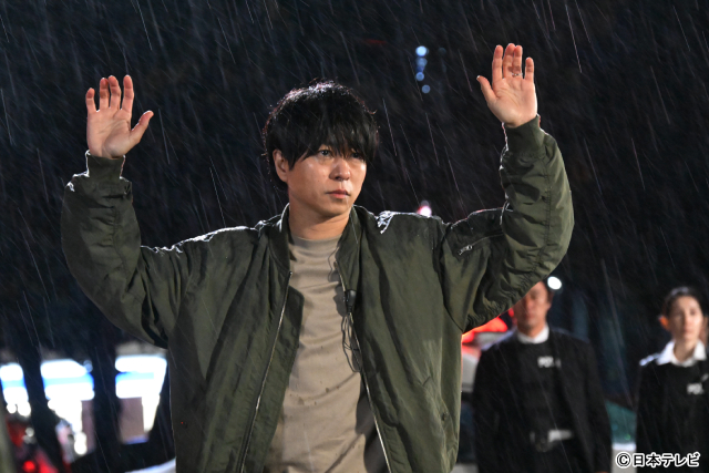 櫻井翔主演「放送局占拠」スタート日が7月12日に決定！　緊張感高まる場面写真も初解禁