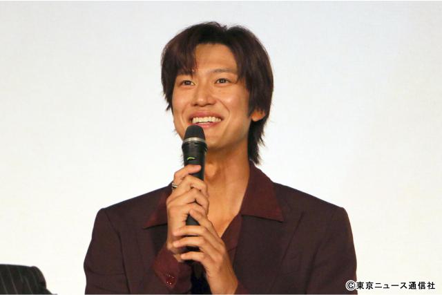 清原果耶＆成田凌が“愛犬”に夢中！「初恋DOGs」でナ・イヌが深田恭子にまさかのツッコミ!?