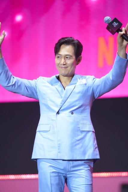 イ・ジョンジェら大集結の「イカゲーム」イベント開催! 手越祐也の生配信リポートも