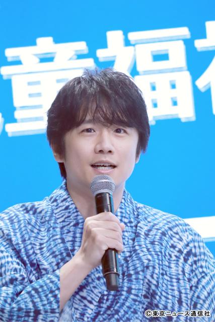 「明日はもっと、いい日になる」制作発表。福原遥、林遣都らが子役と手をつないで浴衣で登場！