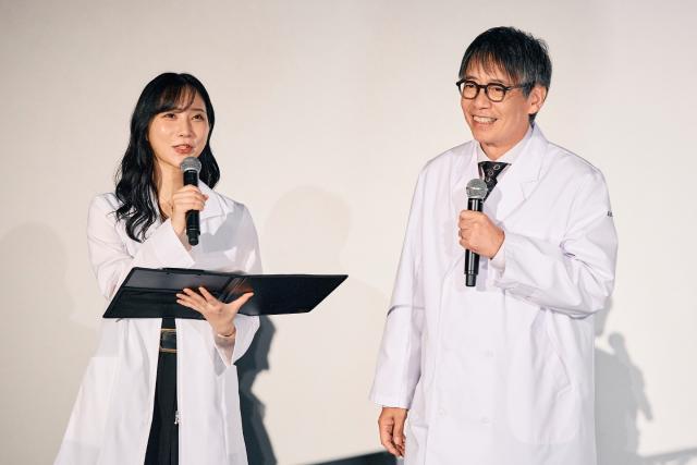 松本潤、小芝風花の“爆睡写真”に爆笑「19番目のカルテ」舞台あいさつで嵐メンバーの新作もPR
