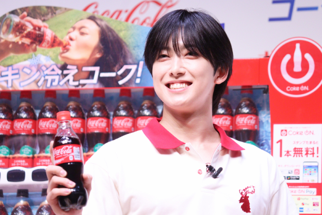 ＆TEAMが“キン冷えコーク”をアピール！　ファンを“夢中全開”にさせる対決も開催