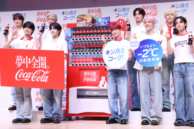 ＆TEAMが“キン冷えコーク”をアピール！　ファンを“夢中全開”にさせる対決も開催