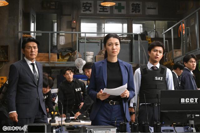 櫻井翔「放送局占拠」第1話で妖怪面集団が500人を人質に！　青鬼（菊池風磨）も再び動き出す