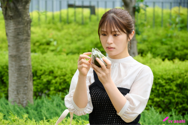 「リベンジ・スパイ」第2話。尾行中の優我（大橋和也）が花（渋谷凪咲）の秘密を「見ーっけ」