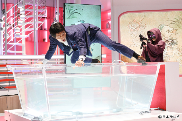 櫻井翔主演「放送局占拠」第2話で生放送ジャックの“妖”。2人の素顔が明らかに