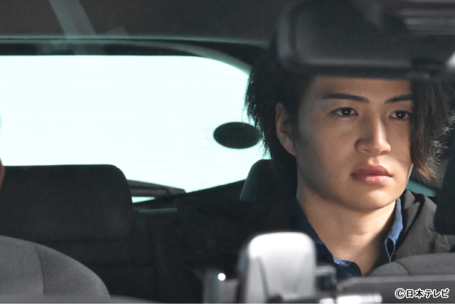 櫻井翔主演「放送局占拠」第2話で生放送ジャックの“妖”。2人の素顔が明らかに