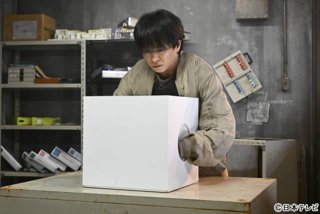 「放送局占拠」第3話。武蔵（櫻井翔）が人質の闇を暴くため奮闘＆妖の素顔が明らかに