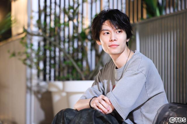 萩原利久、“陽キャ看護師”で現場の空気も上げる!「初恋DOGs」で感じた共演者とのチーム力