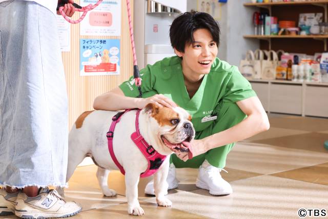 萩原利久、“陽キャ看護師”で現場の空気も上げる!「初恋DOGs」で感じた共演者とのチーム力