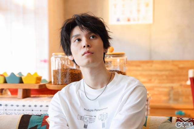 萩原利久、“陽キャ看護師”で現場の空気も上げる!「初恋DOGs」で感じた共演者とのチーム力