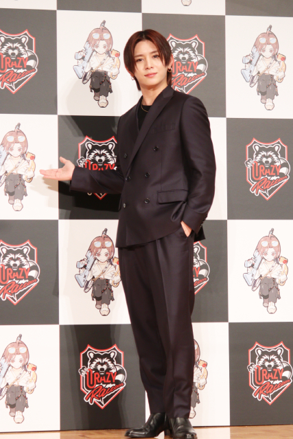 “LEO”山田涼介がプロゲームチーム電撃加入！　Hey! Say! JUMPの面々も加入をお祝い