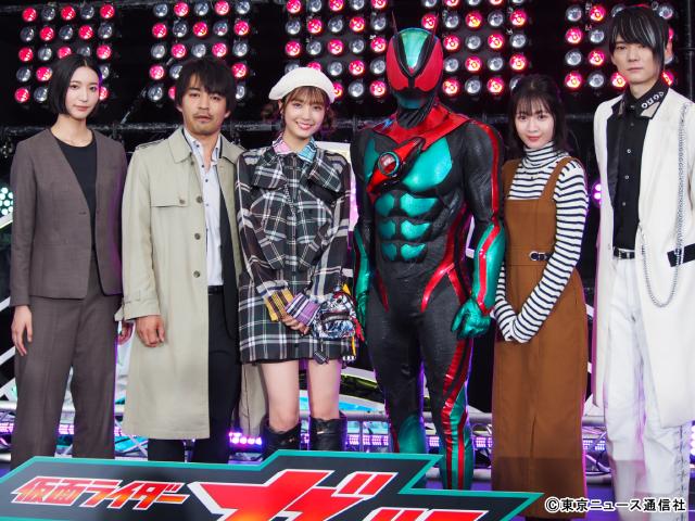 「仮面ライダーゼッツ」制作発表で今井竜太郎が変身ポーズを初披露！　新キャストや主題歌も解禁