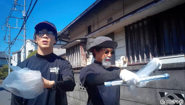 重岡大毅は“バイト顔”!?　WEST.が「リア突 海の家」で変装サプライズロケを敢行！