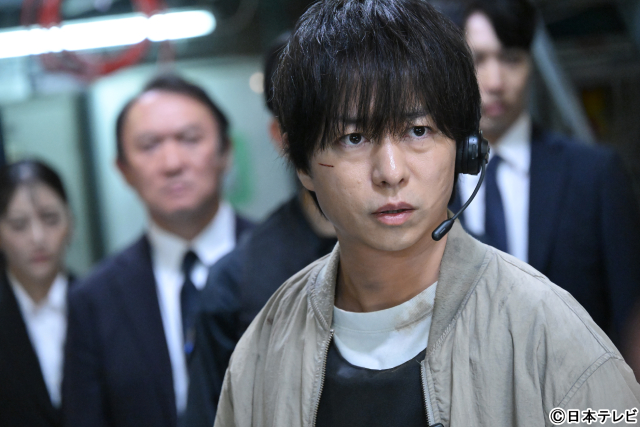 櫻井翔主演「放送局占拠」第5話。妖のリーダー・般若の正体は加藤清史郎だった