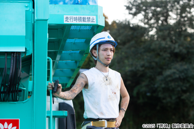 岩橋玄樹、英語も重機も操る“タフな男”を好演！　映画「男神」で魅せる新写真＆本編映像到着