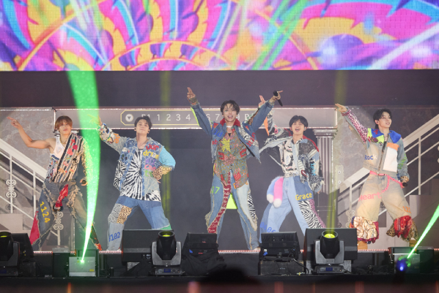 「EBiDAN THE LIVE 2025」超特急、M!LKら全9組がホテルを舞台に幻想的なひととき届ける