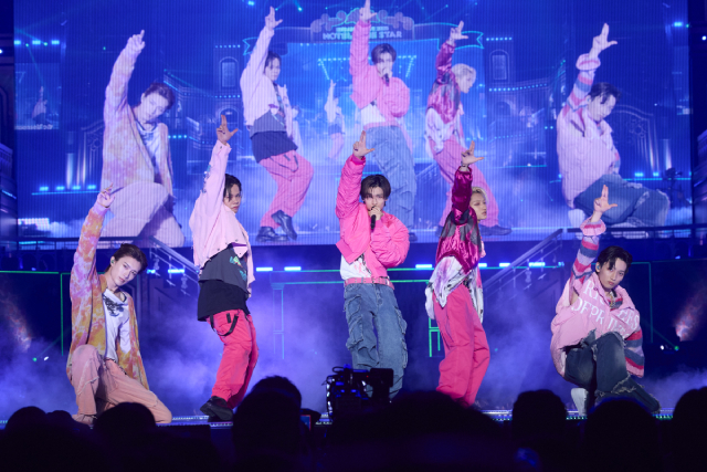 「EBiDAN THE LIVE 2025」超特急、M!LKら全9組がホテルを舞台に幻想的なひととき届ける