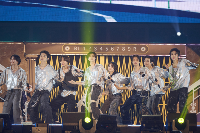 「EBiDAN THE LIVE 2025」超特急、M!LKら全9組がホテルを舞台に幻想的なひととき届ける